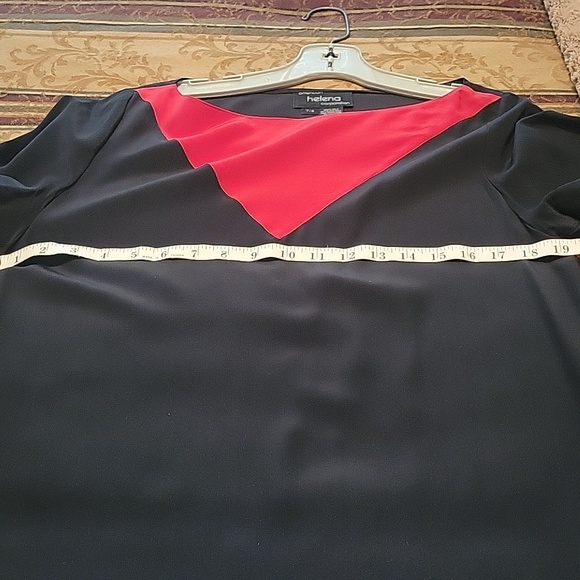 100%silk  sheath dress blk and red with matching belt. Easy fit and flattering. - Picture 5 of 5